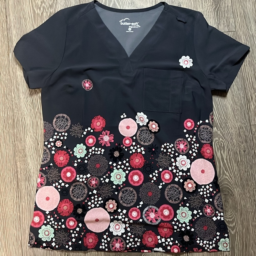 Butter Soft Scrub Top Size XS